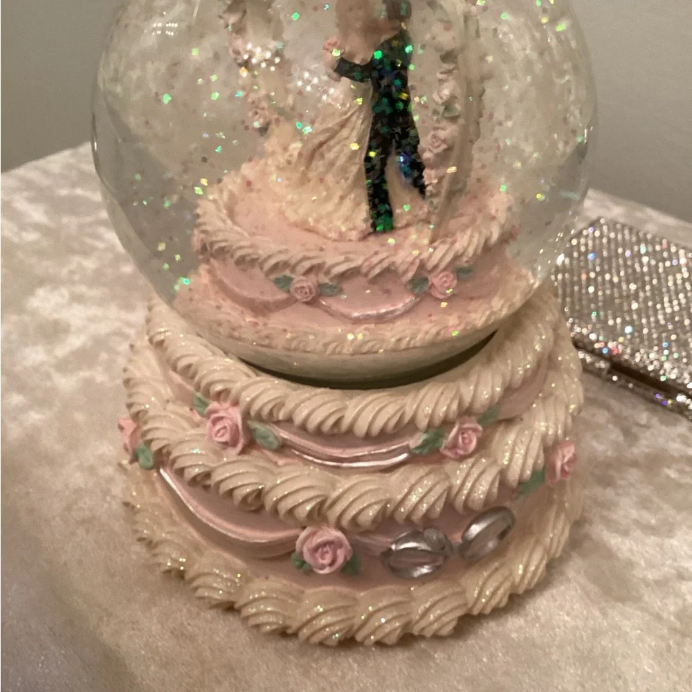 Lord and Taylor Elegant Wedding Cake Snow Globe with Bride and Groom music box